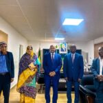 توزيع مساعدات غذائية ومنتجات تنظيف على الأسر المتأثرة بالفيضانات