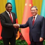 وزير الصحة يتعهد بتعزيز ظروف العمل للممرضين والقابلات