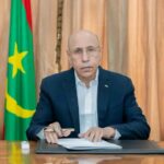 بعد جدل طويل، صحفي مغربي يقدم اعتذاره للموريتانيين عن عبارة في تقريره الإعلامي.